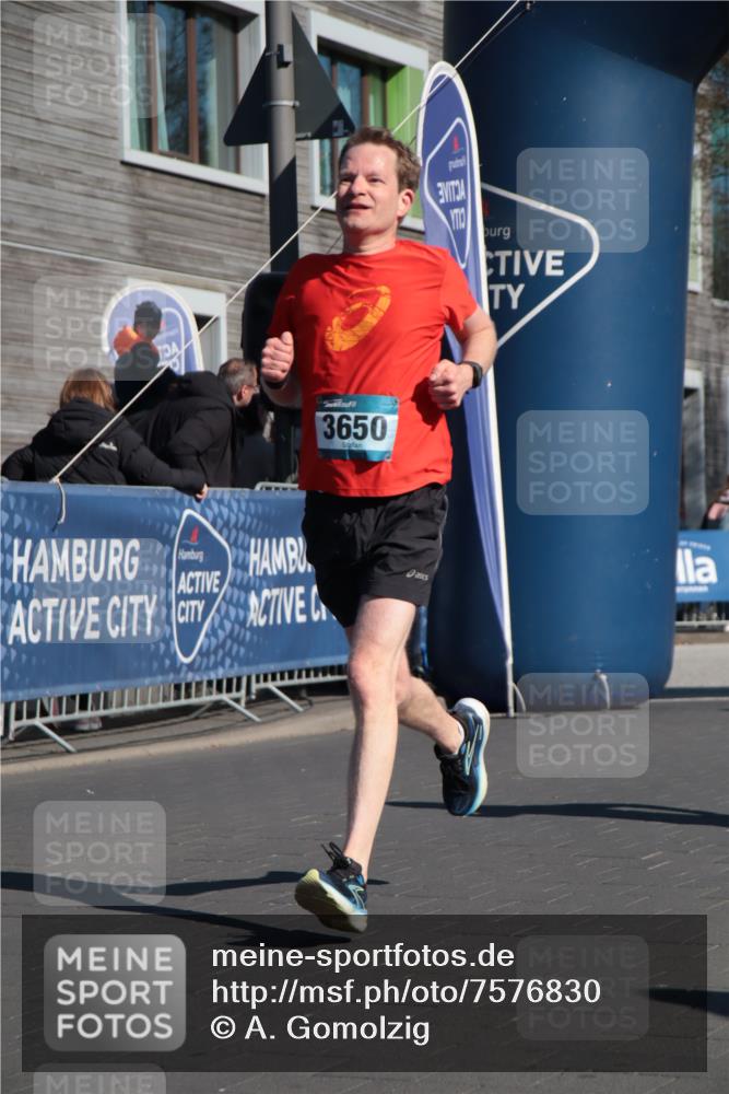 06.04.2025 - 44. Internationalen Wilhelmsburger Insellauf A. Gomolzig http://msf.ph/oto/7576830 06.04.2025 10:32:33 Ziel 3650, 5002, 5086 meine-sportfotos.de