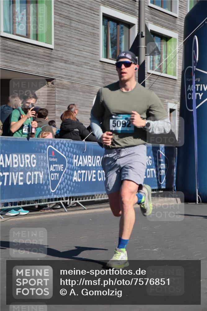 06.04.2025 - 44. Internationalen Wilhelmsburger Insellauf A. Gomolzig http://msf.ph/oto/7576851 06.04.2025 10:32:19 Ziel 3359, 4242, 4556, 5092 meine-sportfotos.de