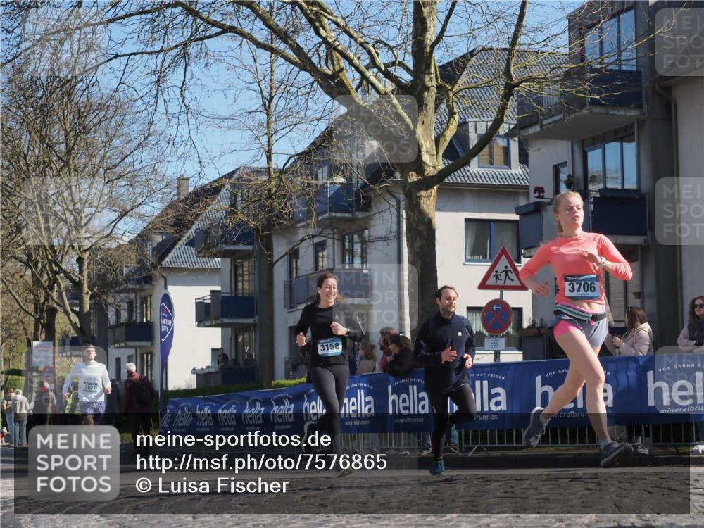 06.04.2025 - 44. Internationalen Wilhelmsburger Insellauf Luisa Fischer http://msf.ph/oto/7576865 06.04.2025 10:43:14 Ziel 3158, 3706, 3827 meine-sportfotos.de
