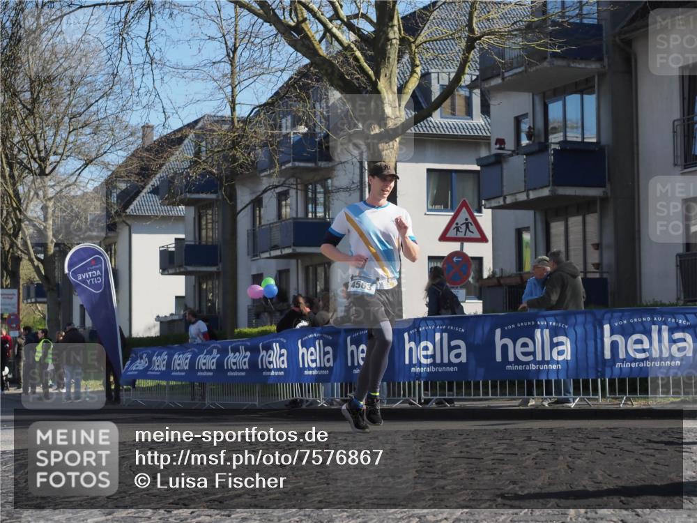 06.04.2025 - 44. Internationalen Wilhelmsburger Insellauf Luisa Fischer http://msf.ph/oto/7576867 06.04.2025 10:38:22 Ziel 456 meine-sportfotos.de