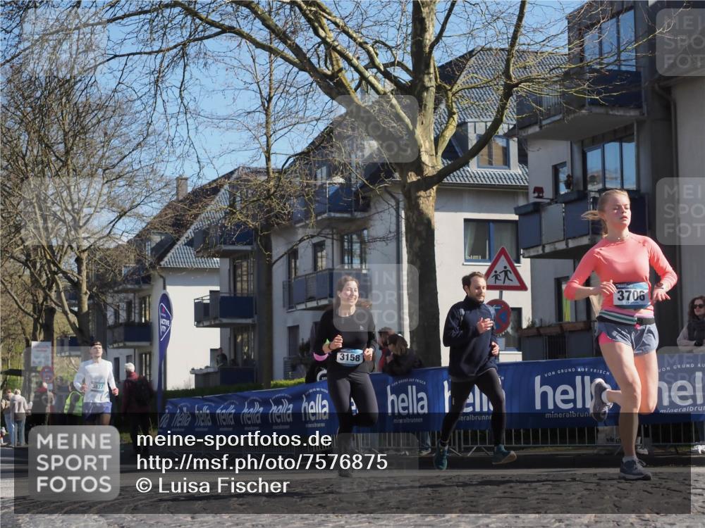 06.04.2025 - 44. Internationalen Wilhelmsburger Insellauf Luisa Fischer http://msf.ph/oto/7576875 06.04.2025 10:43:14 Ziel 3706, 3158, 3827 meine-sportfotos.de