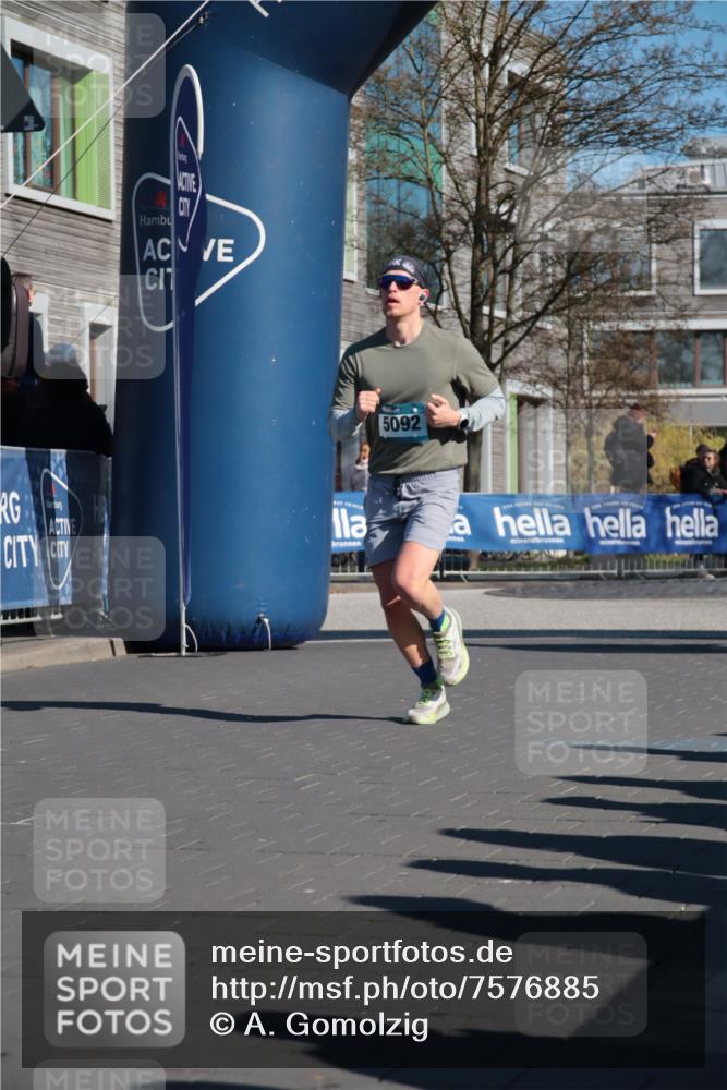 06.04.2025 - 44. Internationalen Wilhelmsburger Insellauf A. Gomolzig http://msf.ph/oto/7576885 06.04.2025 10:32:18 Ziel 3359, 4242, 4556, 5092 meine-sportfotos.de