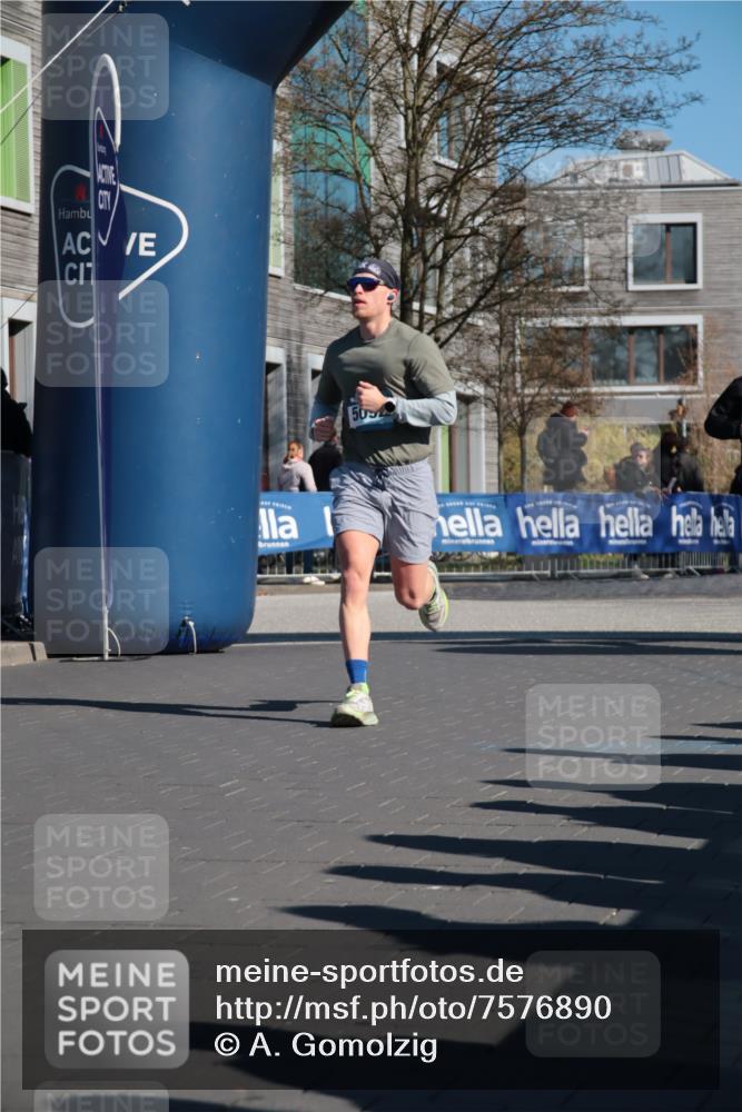 06.04.2025 - 44. Internationalen Wilhelmsburger Insellauf A. Gomolzig http://msf.ph/oto/7576890 06.04.2025 10:32:18 Ziel 3359, 4242, 4556, 5092 meine-sportfotos.de
