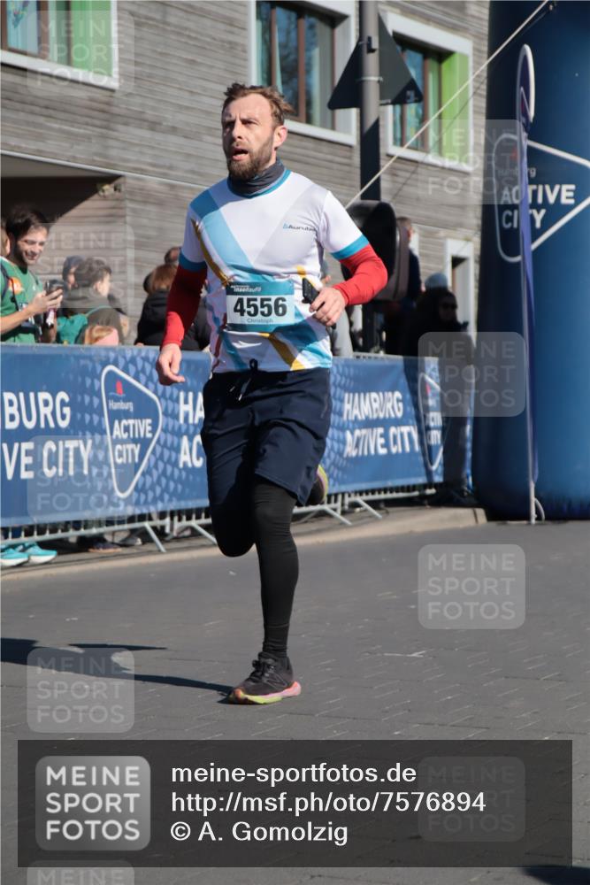 06.04.2025 - 44. Internationalen Wilhelmsburger Insellauf A. Gomolzig http://msf.ph/oto/7576894 06.04.2025 10:32:16 Ziel 3359, 4242, 4556, 5092 meine-sportfotos.de