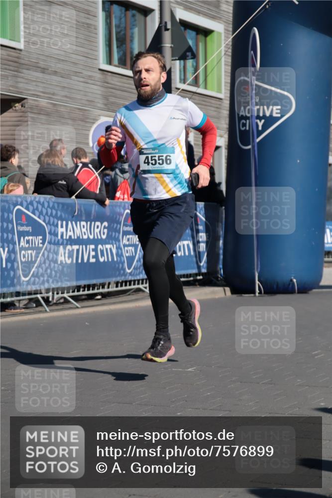 06.04.2025 - 44. Internationalen Wilhelmsburger Insellauf A. Gomolzig http://msf.ph/oto/7576899 06.04.2025 10:32:16 Ziel 3359, 4242, 4556, 5092 meine-sportfotos.de