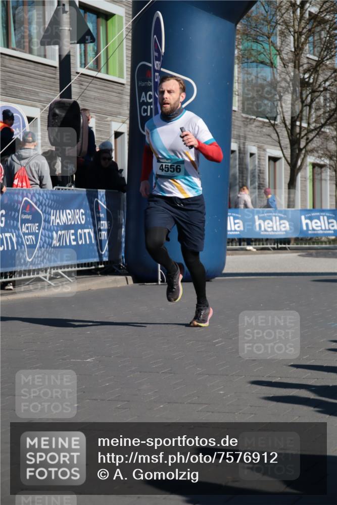 06.04.2025 - 44. Internationalen Wilhelmsburger Insellauf A. Gomolzig http://msf.ph/oto/7576912 06.04.2025 10:32:15 Ziel 3359, 4373, 4556, 5092 meine-sportfotos.de