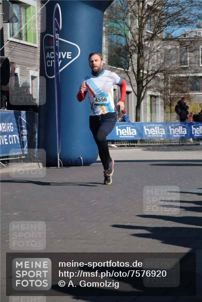 06.04.2025 - 44. Internationalen Wilhelmsburger Insellauf A. Gomolzig http://msf.ph/oto/7576920 06.04.2025 10:32:15 Ziel 3359, 4373, 4556, 5092 meine-sportfotos.de