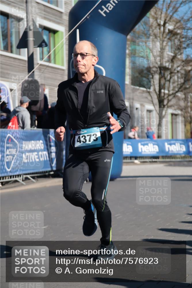 06.04.2025 - 44. Internationalen Wilhelmsburger Insellauf A. Gomolzig http://msf.ph/oto/7576923 06.04.2025 10:32:11 Ziel 4373, 4556 meine-sportfotos.de