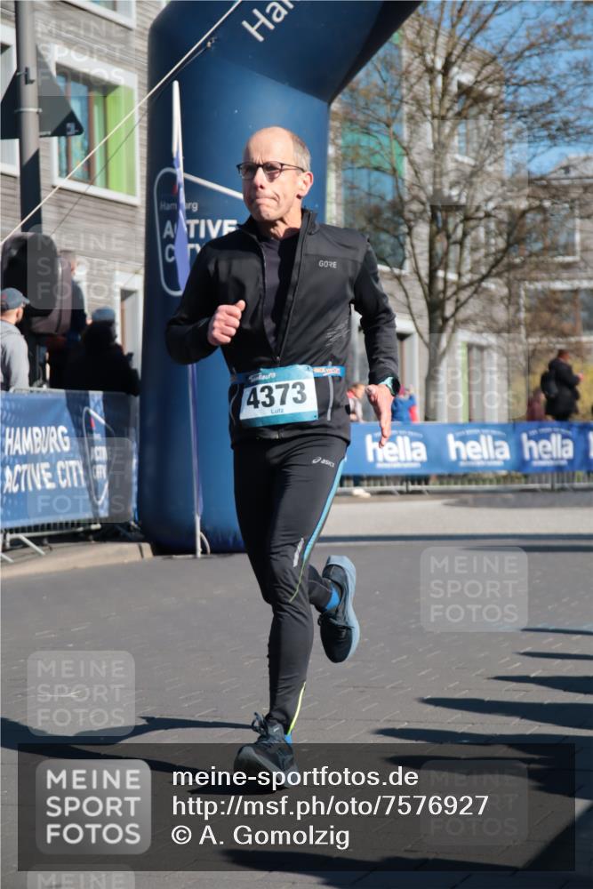 06.04.2025 - 44. Internationalen Wilhelmsburger Insellauf A. Gomolzig http://msf.ph/oto/7576927 06.04.2025 10:32:10 Ziel 3545, 4373, 4556 meine-sportfotos.de