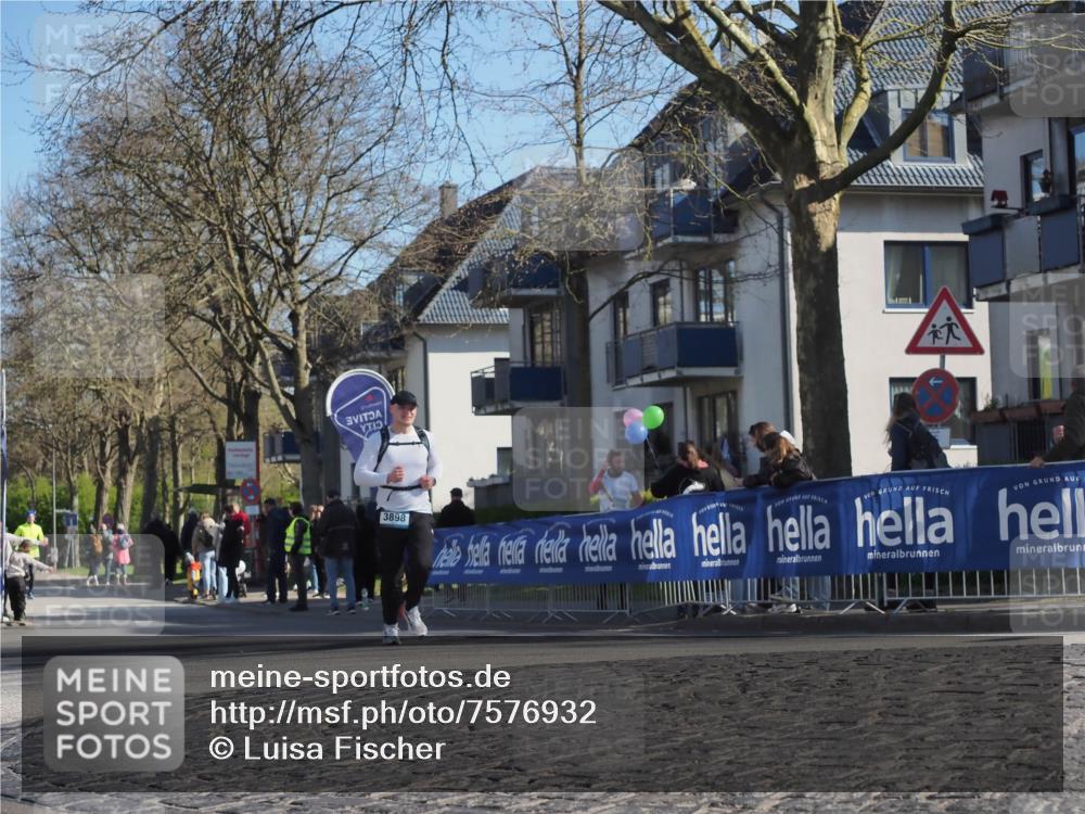 06.04.2025 - 44. Internationalen Wilhelmsburger Insellauf Luisa Fischer http://msf.ph/oto/7576932 06.04.2025 10:38:26 Ziel 3898 meine-sportfotos.de
