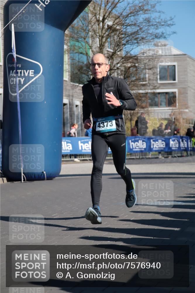 06.04.2025 - 44. Internationalen Wilhelmsburger Insellauf A. Gomolzig http://msf.ph/oto/7576940 06.04.2025 10:32:10 Ziel 3545, 4373, 4556 meine-sportfotos.de