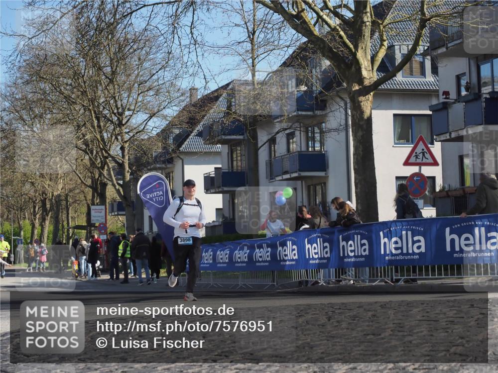 06.04.2025 - 44. Internationalen Wilhelmsburger Insellauf Luisa Fischer http://msf.ph/oto/7576951 06.04.2025 10:38:26 Ziel 3898 meine-sportfotos.de