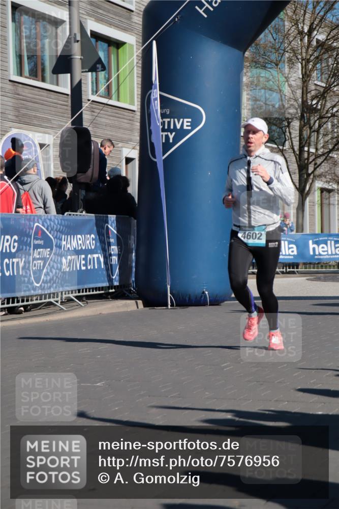 06.04.2025 - 44. Internationalen Wilhelmsburger Insellauf A. Gomolzig http://msf.ph/oto/7576956 06.04.2025 10:31:59 Ziel 3051, 3545, 4057, 4484, 4602 meine-sportfotos.de