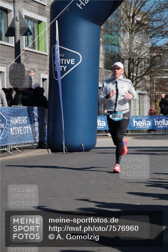 06.04.2025 - 44. Internationalen Wilhelmsburger Insellauf A. Gomolzig http://msf.ph/oto/7576960 06.04.2025 10:31:59 Ziel 3051, 3545, 4057, 4484, 4602 meine-sportfotos.de