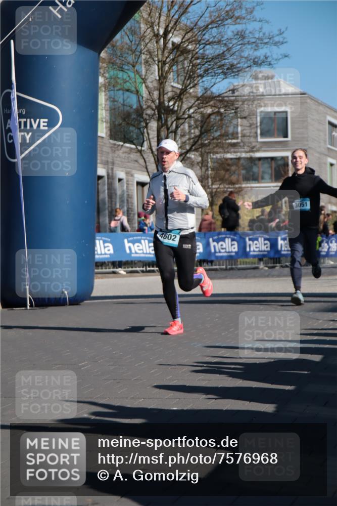 06.04.2025 - 44. Internationalen Wilhelmsburger Insellauf A. Gomolzig http://msf.ph/oto/7576968 06.04.2025 10:31:59 Ziel 3051, 3545, 4057, 4484, 4602 meine-sportfotos.de