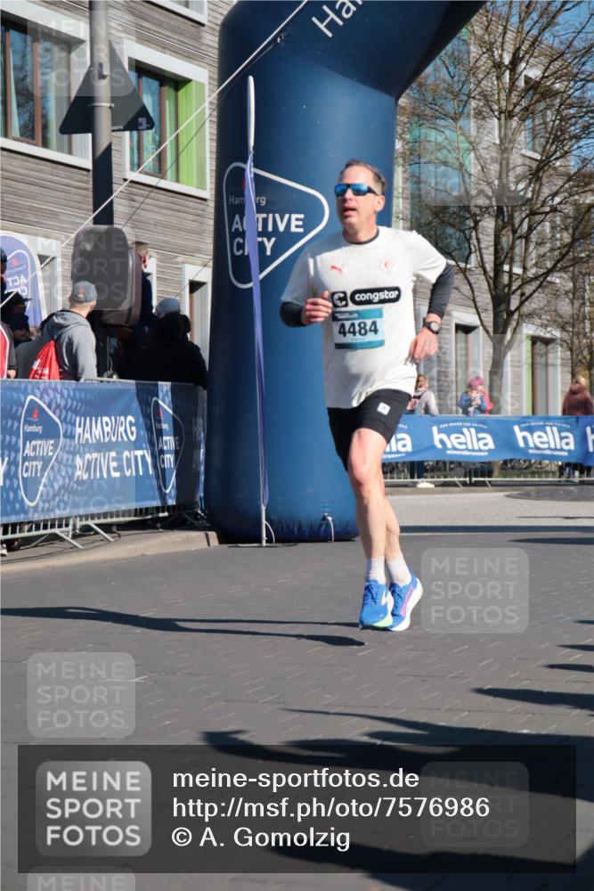 06.04.2025 - 44. Internationalen Wilhelmsburger Insellauf A. Gomolzig http://msf.ph/oto/7576986 06.04.2025 10:31:57 Ziel 3051, 4057, 4223, 4484, 4602 meine-sportfotos.de