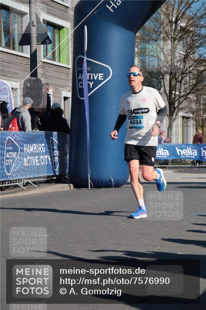 06.04.2025 - 44. Internationalen Wilhelmsburger Insellauf A. Gomolzig http://msf.ph/oto/7576990 06.04.2025 10:31:57 Ziel 3051, 4057, 4223, 4484, 4602 meine-sportfotos.de