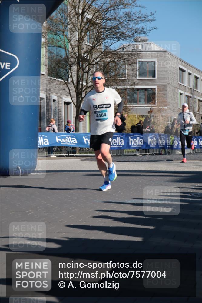 06.04.2025 - 44. Internationalen Wilhelmsburger Insellauf A. Gomolzig http://msf.ph/oto/7577004 06.04.2025 10:31:56 Ziel 3051, 3962, 4057, 4223, 4271, 4484, 4602 meine-sportfotos.de