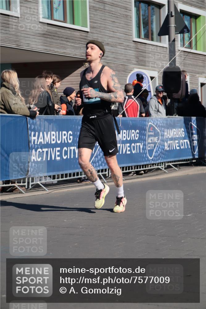 06.04.2025 - 44. Internationalen Wilhelmsburger Insellauf A. Gomolzig http://msf.ph/oto/7577009 06.04.2025 10:31:54 Ziel 3051, 3962, 4057, 4223, 4271, 4484, 4602 meine-sportfotos.de