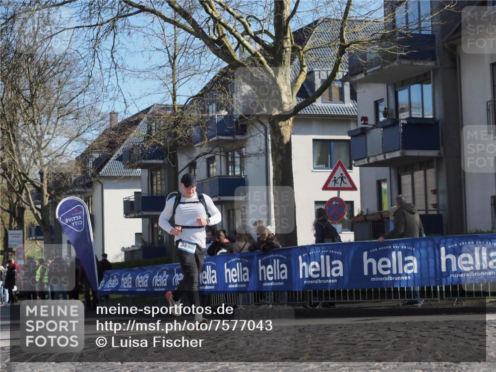 06.04.2025 - 44. Internationalen Wilhelmsburger Insellauf Luisa Fischer http://msf.ph/oto/7577043 06.04.2025 10:38:27 Ziel 3898 meine-sportfotos.de