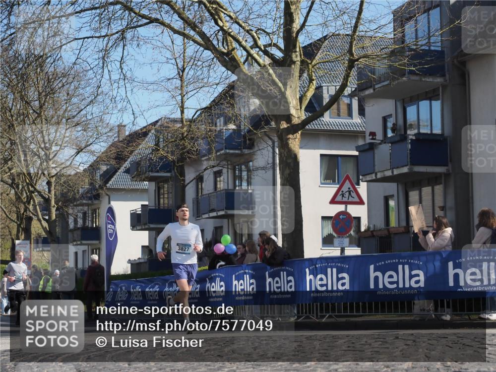 06.04.2025 - 44. Internationalen Wilhelmsburger Insellauf Luisa Fischer http://msf.ph/oto/7577049 06.04.2025 10:43:16 Ziel 3827 meine-sportfotos.de