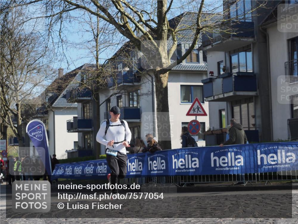 06.04.2025 - 44. Internationalen Wilhelmsburger Insellauf Luisa Fischer http://msf.ph/oto/7577054 06.04.2025 10:38:27 Ziel 3898 meine-sportfotos.de