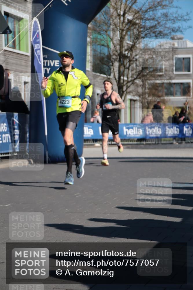 06.04.2025 - 44. Internationalen Wilhelmsburger Insellauf A. Gomolzig http://msf.ph/oto/7577057 06.04.2025 10:31:52 Ziel 3413, 3962, 4057, 4223, 4271, 4484, 4497 meine-sportfotos.de