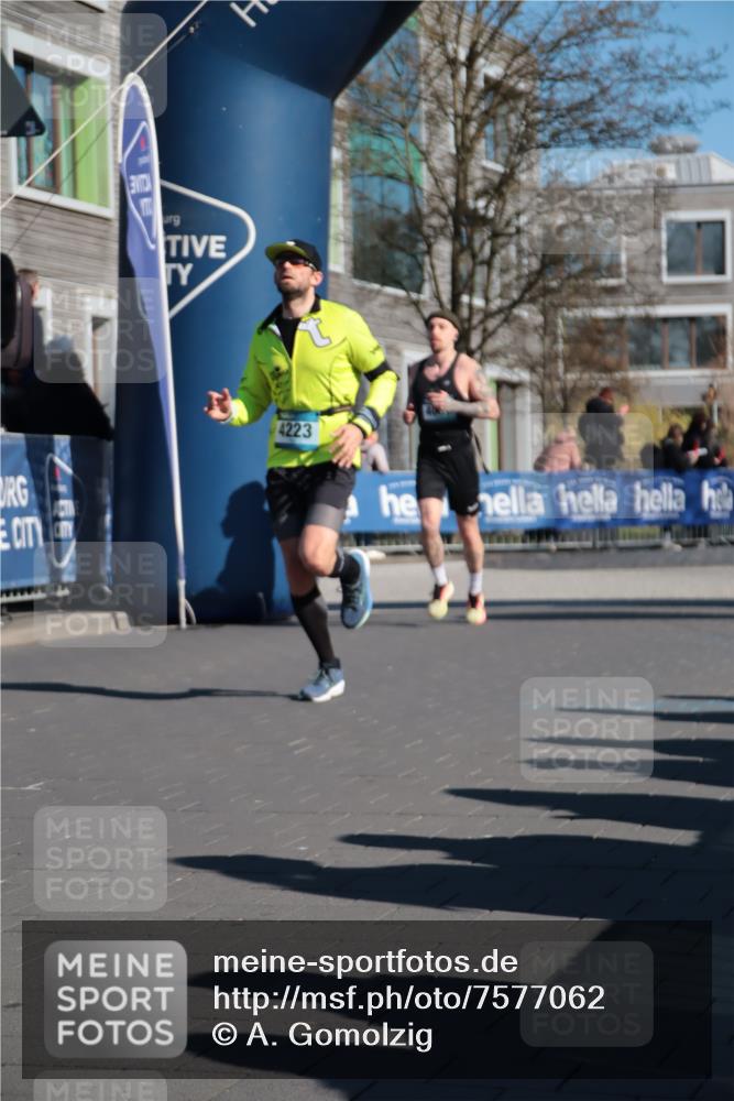 06.04.2025 - 44. Internationalen Wilhelmsburger Insellauf A. Gomolzig http://msf.ph/oto/7577062 06.04.2025 10:31:52 Ziel 3413, 3962, 4057, 4223, 4271, 4484, 4497 meine-sportfotos.de