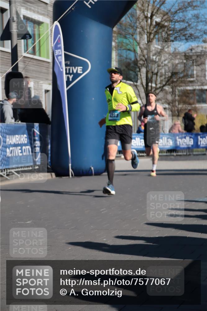 06.04.2025 - 44. Internationalen Wilhelmsburger Insellauf A. Gomolzig http://msf.ph/oto/7577067 06.04.2025 10:31:52 Ziel 3413, 3962, 4057, 4223, 4271, 4484, 4497 meine-sportfotos.de