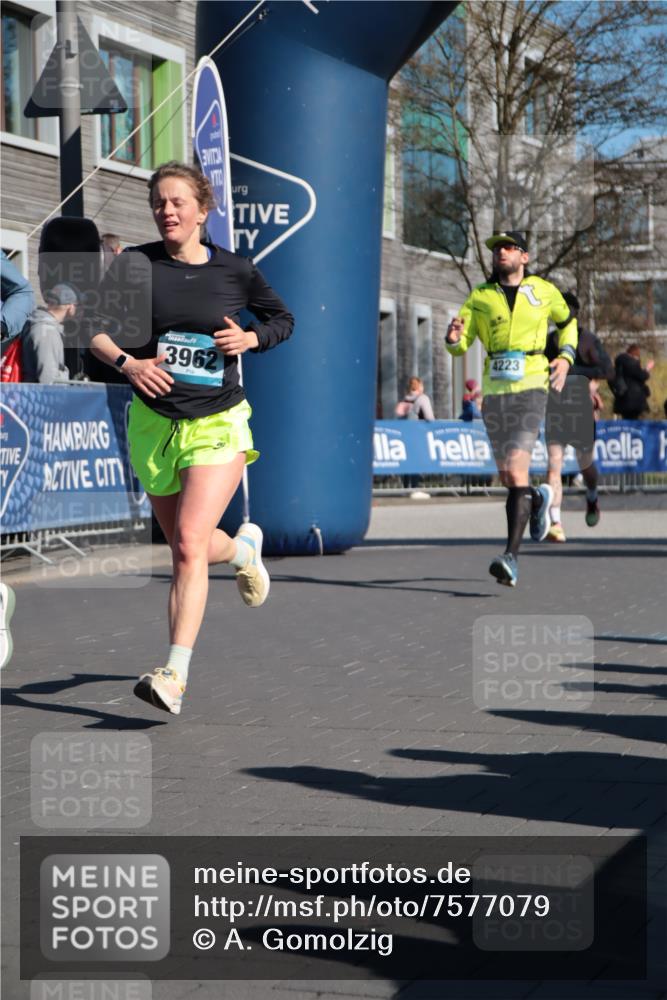 06.04.2025 - 44. Internationalen Wilhelmsburger Insellauf A. Gomolzig http://msf.ph/oto/7577079 06.04.2025 10:31:51 Ziel 3413, 3962, 4057, 4223, 4271, 4484, 4497 meine-sportfotos.de
