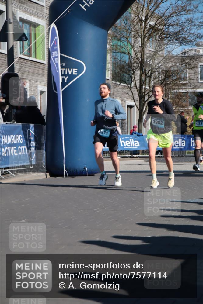 06.04.2025 - 44. Internationalen Wilhelmsburger Insellauf A. Gomolzig http://msf.ph/oto/7577114 06.04.2025 10:31:50 Ziel 3413, 3962, 4057, 4223, 4271, 4497 meine-sportfotos.de