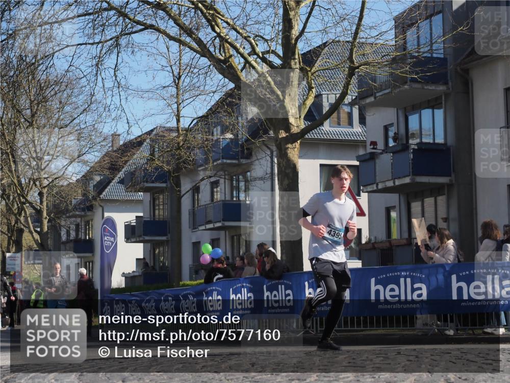 06.04.2025 - 44. Internationalen Wilhelmsburger Insellauf Luisa Fischer http://msf.ph/oto/7577160 06.04.2025 10:43:20 Ziel 4446, 4395 meine-sportfotos.de
