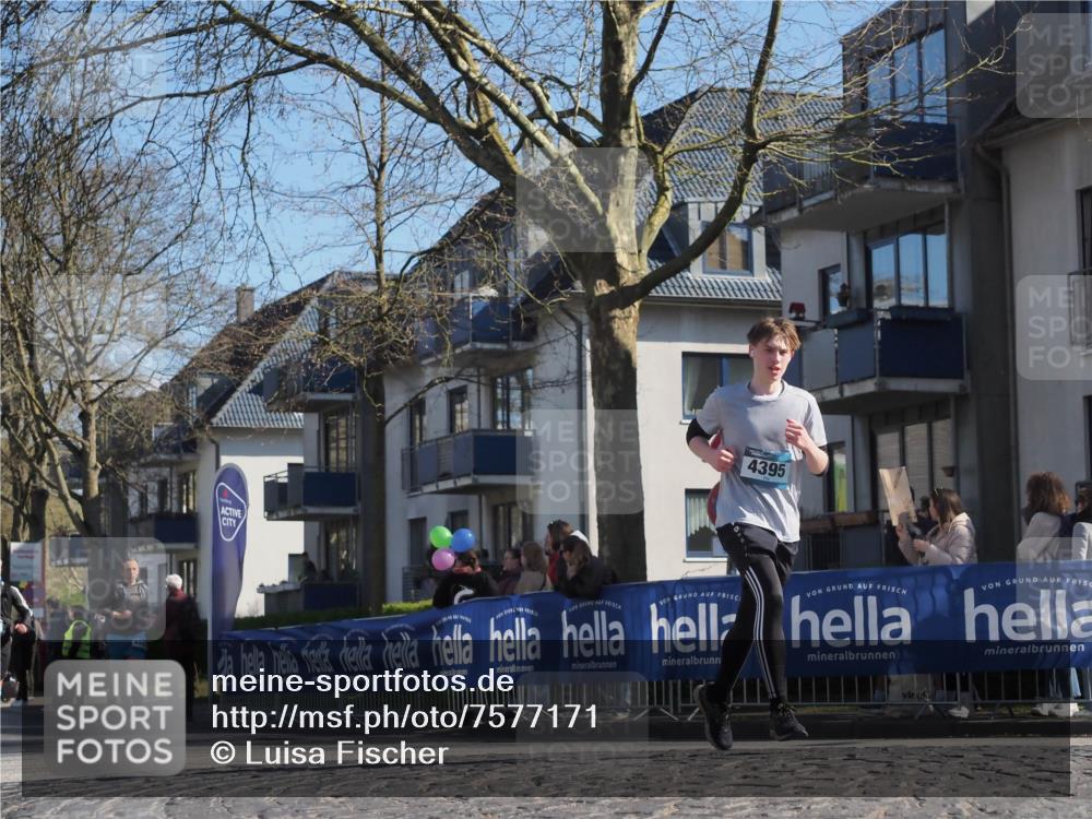06.04.2025 - 44. Internationalen Wilhelmsburger Insellauf Luisa Fischer http://msf.ph/oto/7577171 06.04.2025 10:43:20 Ziel 4395 meine-sportfotos.de