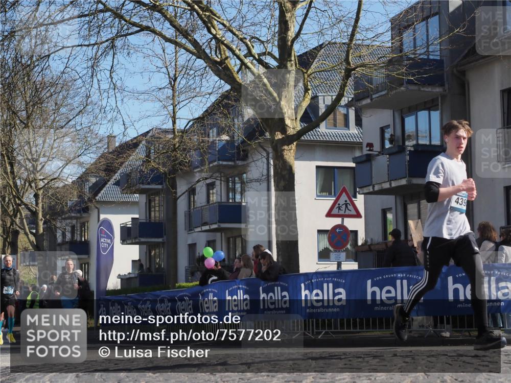 06.04.2025 - 44. Internationalen Wilhelmsburger Insellauf Luisa Fischer http://msf.ph/oto/7577202 06.04.2025 10:43:20 Ziel 3821, 444, 439 meine-sportfotos.de