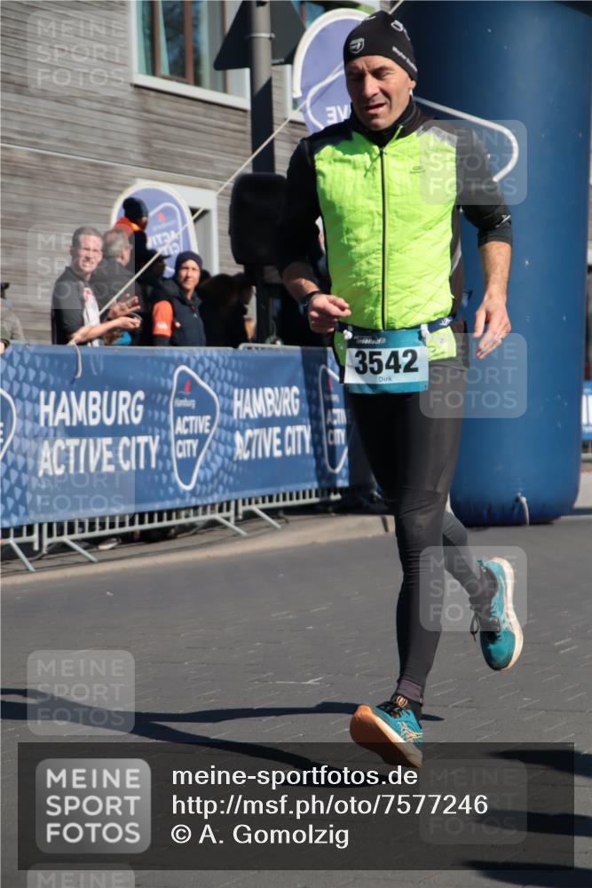 06.04.2025 - 44. Internationalen Wilhelmsburger Insellauf A. Gomolzig http://msf.ph/oto/7577246 06.04.2025 10:31:27 Ziel 3445, 3542, 3976, 4298, 5025 meine-sportfotos.de