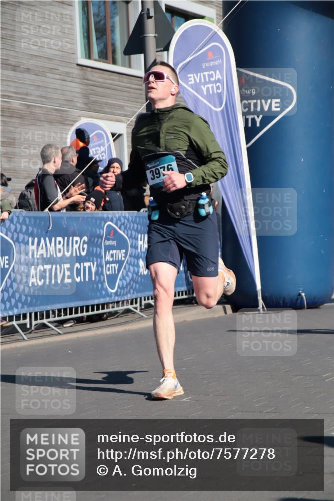 06.04.2025 - 44. Internationalen Wilhelmsburger Insellauf A. Gomolzig http://msf.ph/oto/7577278 06.04.2025 10:31:26 Ziel 3445, 3542, 3976, 4298, 5025 meine-sportfotos.de