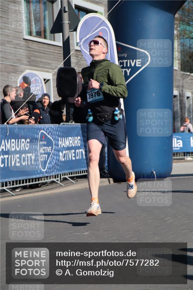 06.04.2025 - 44. Internationalen Wilhelmsburger Insellauf A. Gomolzig http://msf.ph/oto/7577282 06.04.2025 10:31:26 Ziel 3445, 3542, 3976, 4298, 5025 meine-sportfotos.de