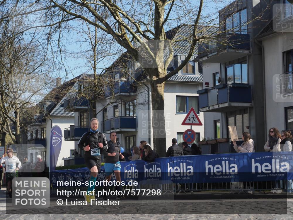 06.04.2025 - 44. Internationalen Wilhelmsburger Insellauf Luisa Fischer http://msf.ph/oto/7577298 06.04.2025 10:43:23 Ziel 3924, 3821, 444 meine-sportfotos.de
