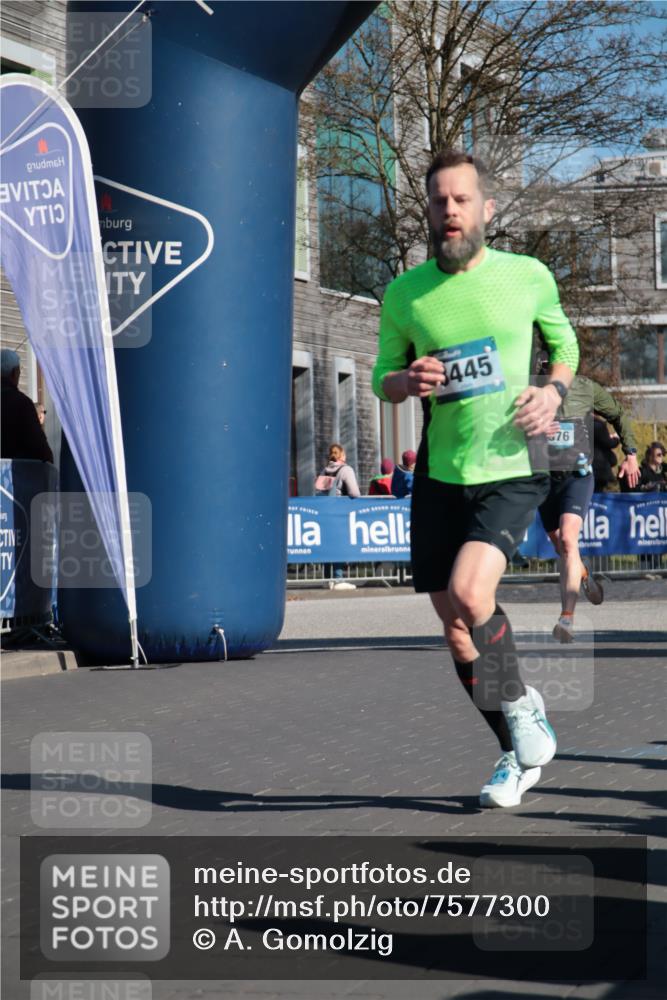 06.04.2025 - 44. Internationalen Wilhelmsburger Insellauf A. Gomolzig http://msf.ph/oto/7577300 06.04.2025 10:31:24 Ziel 3445, 3542, 3976, 4298, 5025 meine-sportfotos.de