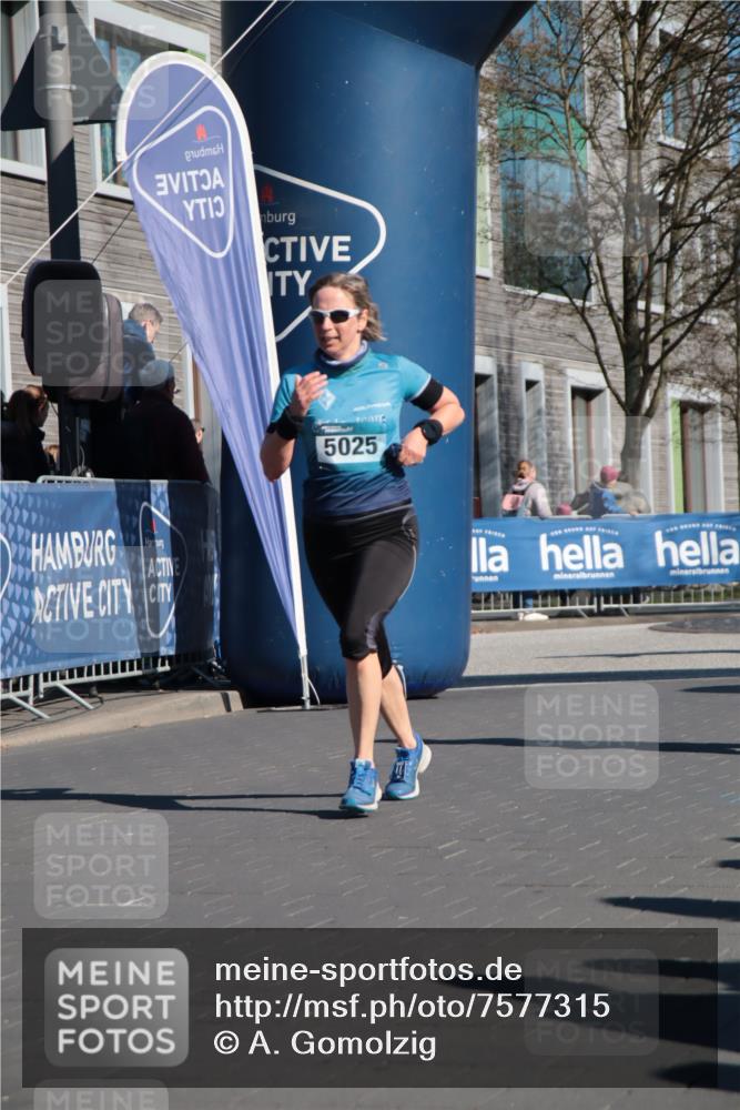 06.04.2025 - 44. Internationalen Wilhelmsburger Insellauf A. Gomolzig http://msf.ph/oto/7577315 06.04.2025 10:31:23 Ziel 3445, 3542, 3976, 4584, 5025 meine-sportfotos.de
