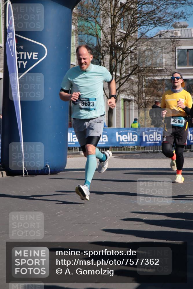 06.04.2025 - 44. Internationalen Wilhelmsburger Insellauf A. Gomolzig http://msf.ph/oto/7577362 06.04.2025 10:31:17 Ziel 3132, 3623, 4584, 5052 meine-sportfotos.de