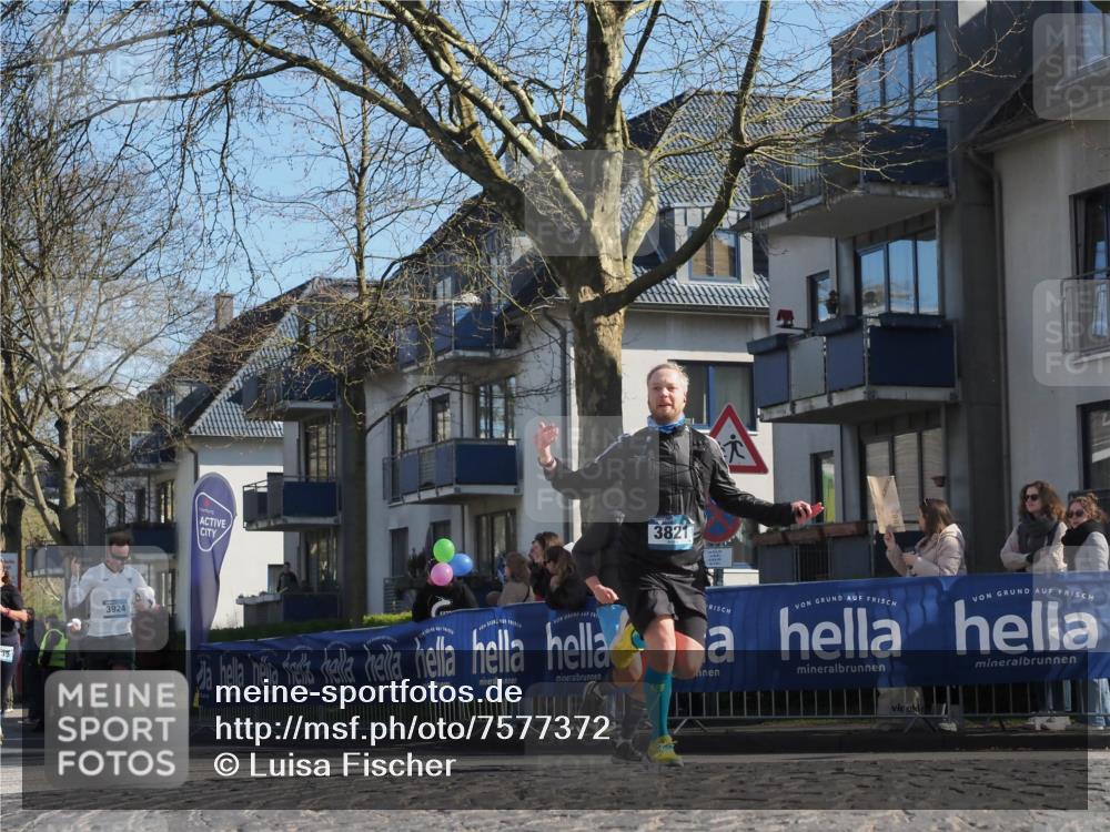 06.04.2025 - 44. Internationalen Wilhelmsburger Insellauf Luisa Fischer http://msf.ph/oto/7577372 06.04.2025 10:43:23 Ziel 3924, 3821 meine-sportfotos.de