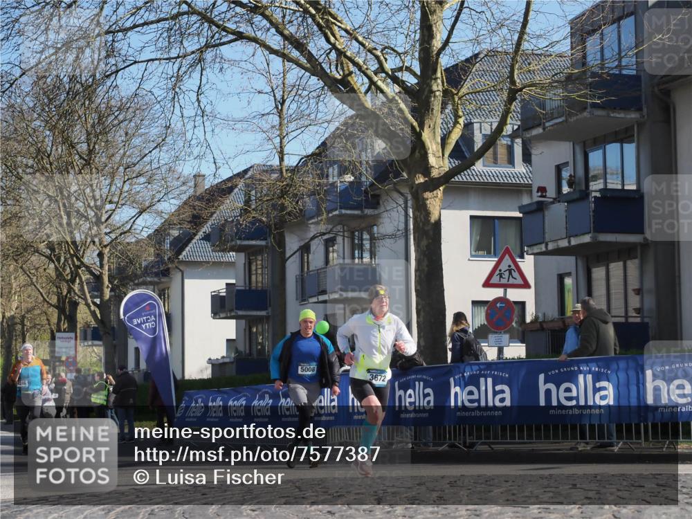 06.04.2025 - 44. Internationalen Wilhelmsburger Insellauf Luisa Fischer http://msf.ph/oto/7577387 06.04.2025 10:38:39 Ziel 4246, 5008, 3672 meine-sportfotos.de