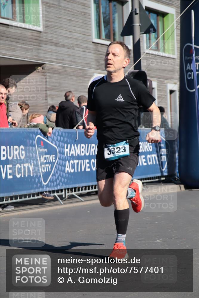 06.04.2025 - 44. Internationalen Wilhelmsburger Insellauf A. Gomolzig http://msf.ph/oto/7577401 06.04.2025 10:31:03 Ziel 3323 meine-sportfotos.de