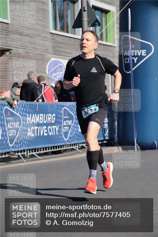 06.04.2025 - 44. Internationalen Wilhelmsburger Insellauf A. Gomolzig http://msf.ph/oto/7577405 06.04.2025 10:31:03 Ziel 3323 meine-sportfotos.de