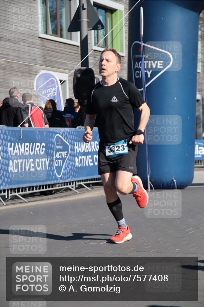 06.04.2025 - 44. Internationalen Wilhelmsburger Insellauf A. Gomolzig http://msf.ph/oto/7577408 06.04.2025 10:31:02 Ziel 3323 meine-sportfotos.de