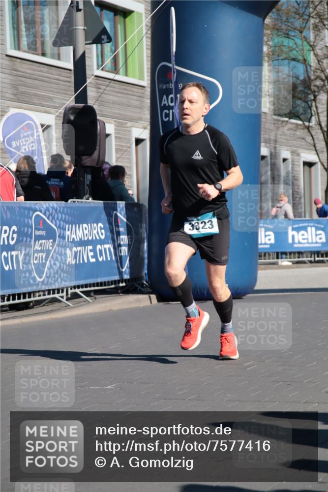 06.04.2025 - 44. Internationalen Wilhelmsburger Insellauf A. Gomolzig http://msf.ph/oto/7577416 06.04.2025 10:31:02 Ziel 3323 meine-sportfotos.de