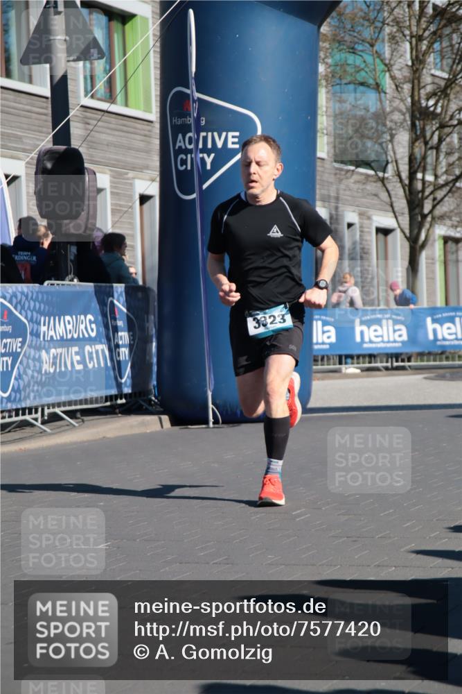 06.04.2025 - 44. Internationalen Wilhelmsburger Insellauf A. Gomolzig http://msf.ph/oto/7577420 06.04.2025 10:31:02 Ziel 3323 meine-sportfotos.de