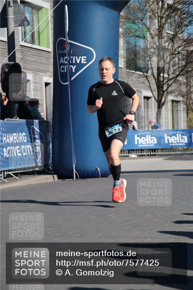 06.04.2025 - 44. Internationalen Wilhelmsburger Insellauf A. Gomolzig http://msf.ph/oto/7577425 06.04.2025 10:31:02 Ziel 3323 meine-sportfotos.de
