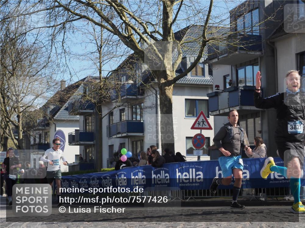 06.04.2025 - 44. Internationalen Wilhelmsburger Insellauf Luisa Fischer http://msf.ph/oto/7577426 06.04.2025 10:43:24 Ziel 735, 3924, 16, 3821 meine-sportfotos.de